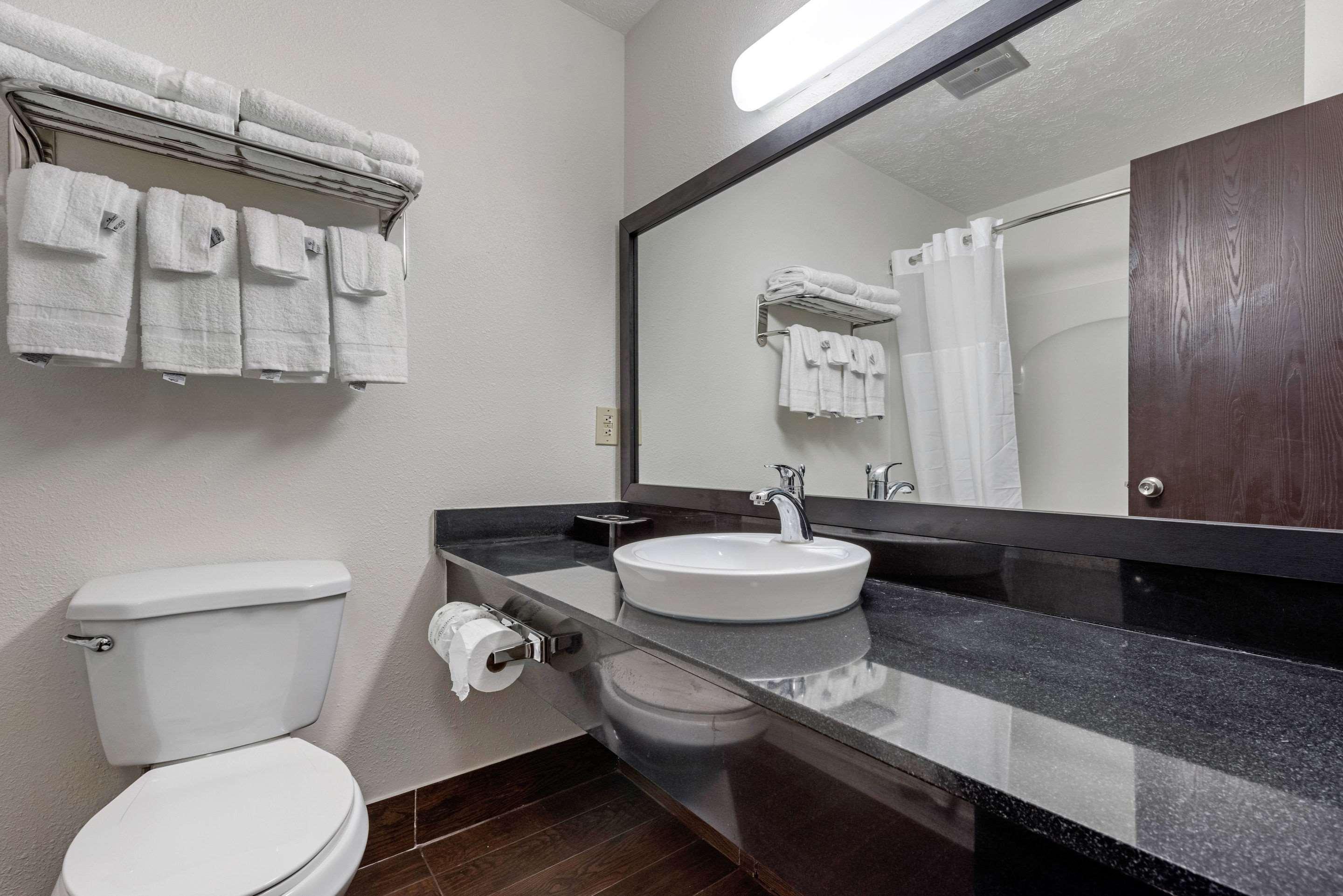 Quality Inn Coraopolis Exterior photo